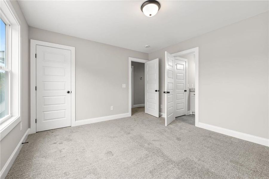 Spacious, unfurnished interior of a new home in , Jefferson (Image 37).