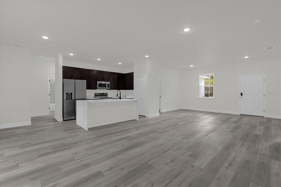 Spacious, unfurnished interior of a new home in , Citrus Springs (Image 40).