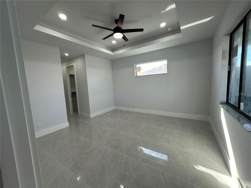 Spacious, unfurnished interior of a new home in , Cape Coral (Image 6).