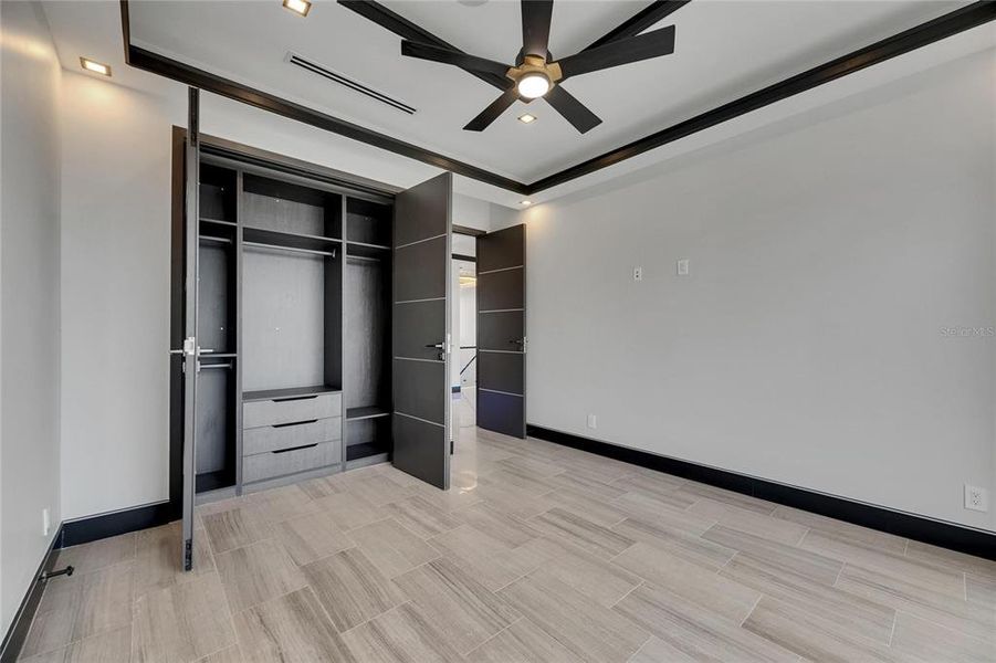 Spacious, unfurnished interior of a new home in , Apollo Beach (Image 63).