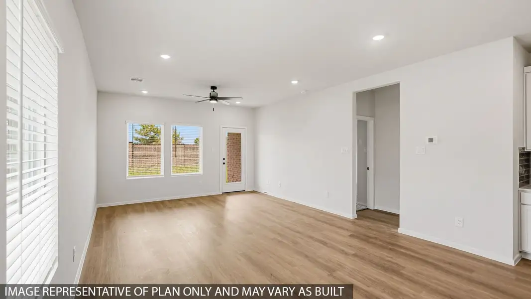 Spacious, unfurnished interior of a new home in Cypress Green, Tomball (Image 12).