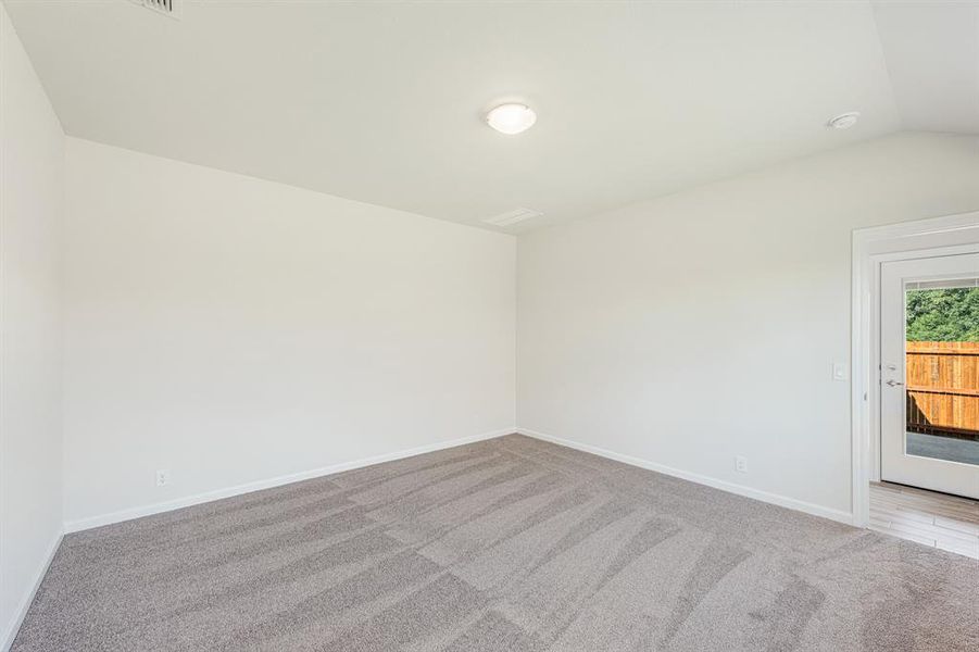 Spacious, unfurnished interior of a new home in Bear Creek Elements, Lavon (Image 24).