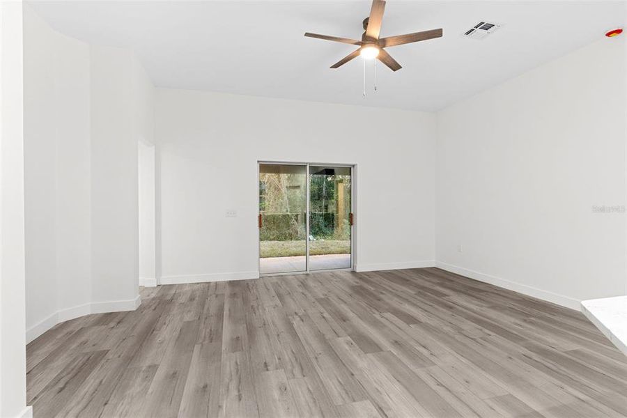 Spacious, unfurnished interior of a new home in , Lakeland (Image 17).