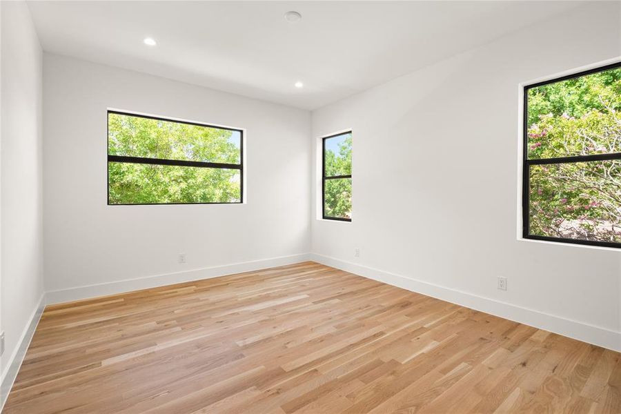 Spacious, unfurnished interior of a new home in , Dallas (Image 19).