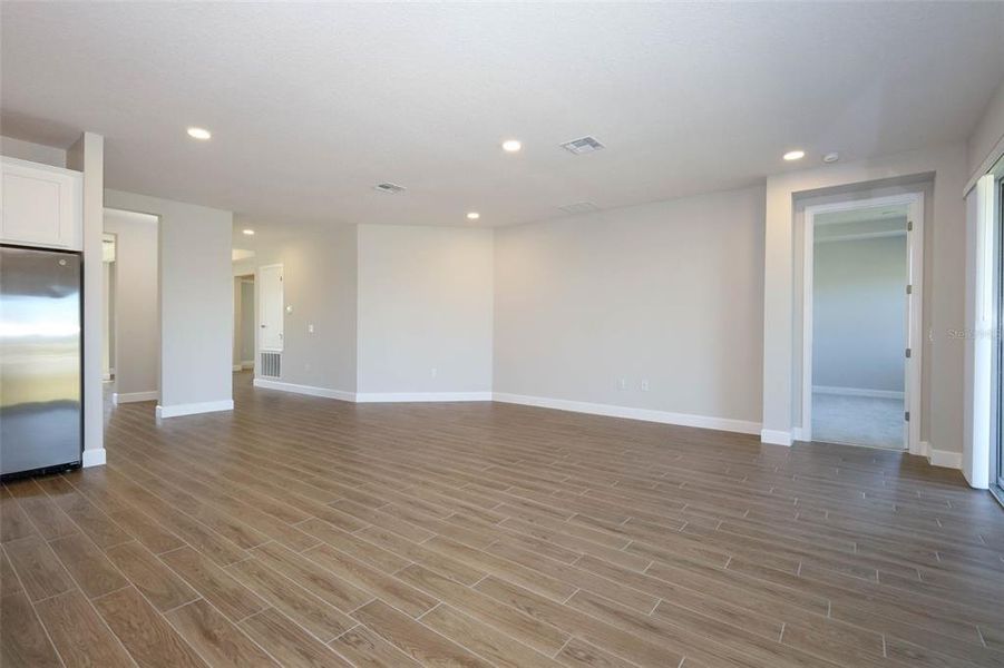 Spacious, unfurnished interior of a new home in Wolf Lake Ranch, Apopka (Image 15).