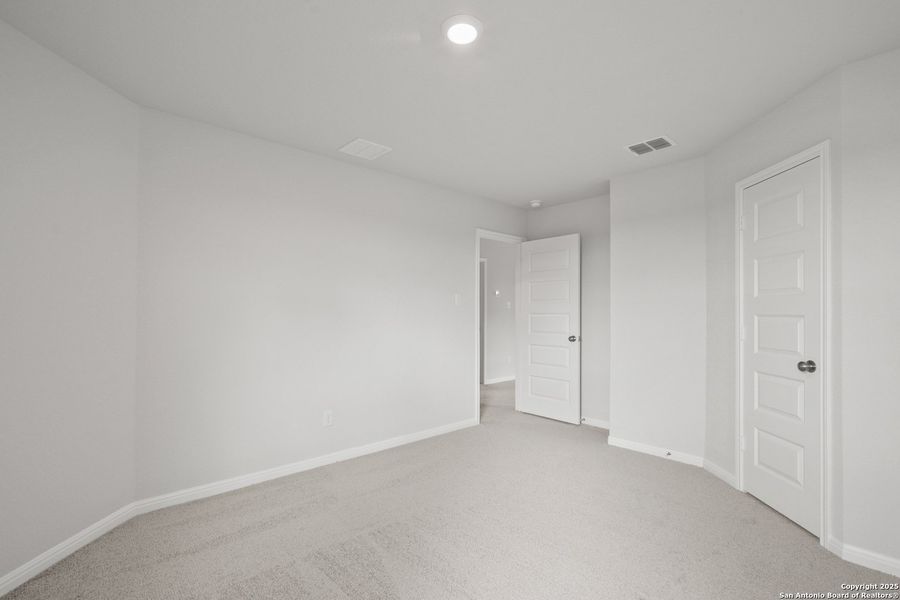 Spacious, unfurnished interior of a new home in Timber Creek, San Antonio (Image 29). Spacious, unfurnished interior of a new home in Timber Creek, San Antonio (Image 29).