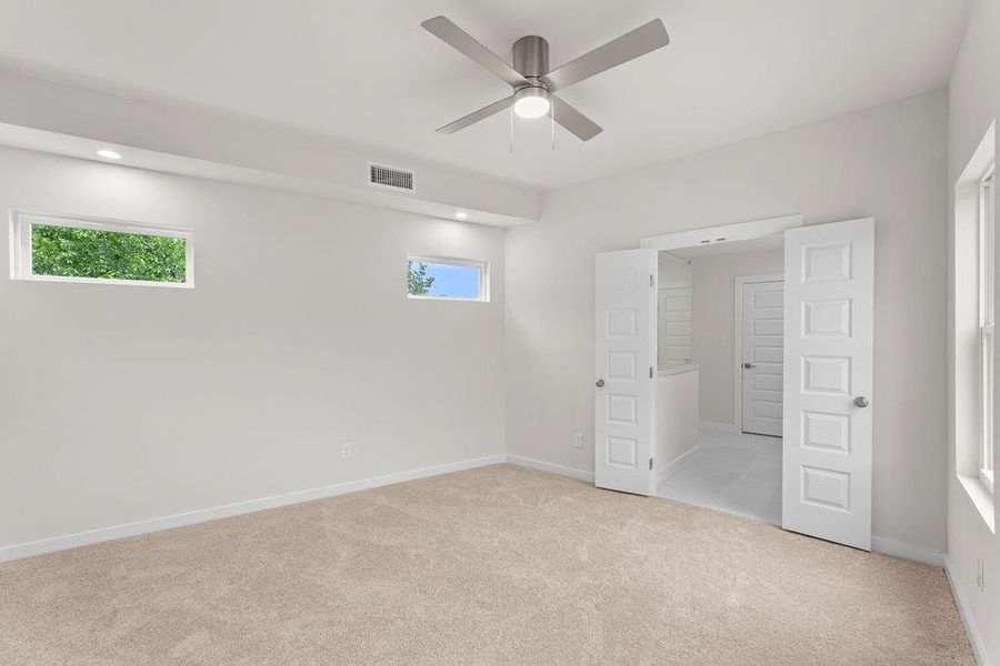 Spacious, unfurnished interior of a new home in , Dallas (Image 35).