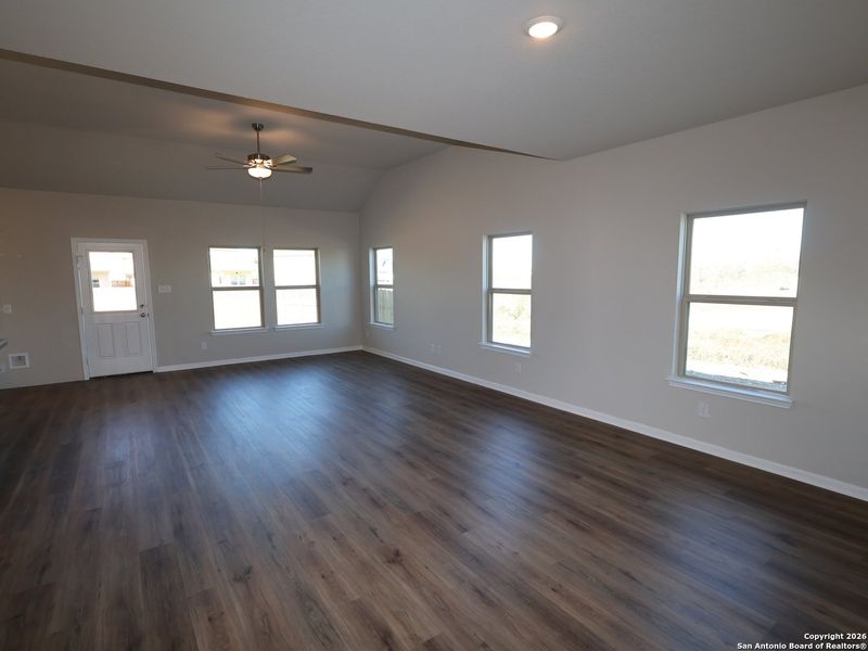 Spacious, unfurnished interior of a new home in Winding Brook, San Antonio (Image 20).