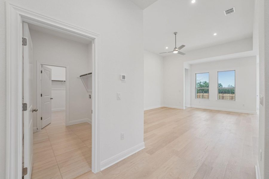 Spacious, unfurnished interior of a new home in Sage Hollow, Kyle (Image 31).