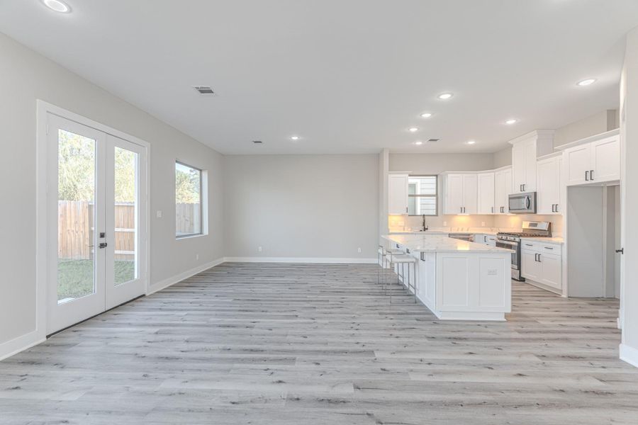 Spacious, unfurnished interior of a new home in , Houston (Image 35).