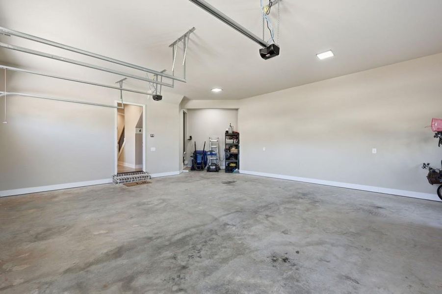 Spacious, unfurnished interior of a new home in , Jefferson (Image 21).