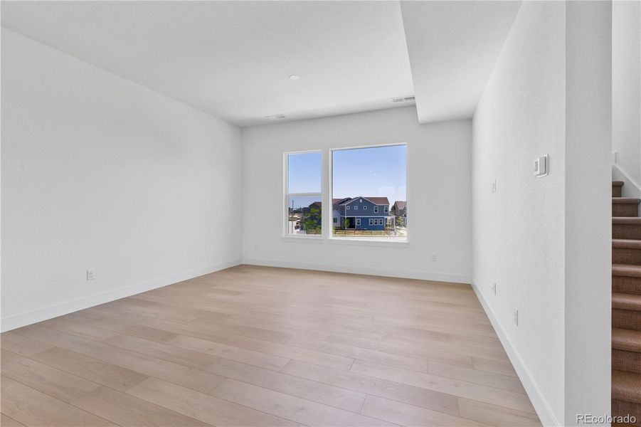 Spacious, unfurnished interior of a new home in Dillon Pointe - Skyview, Broomfield (Image 16).