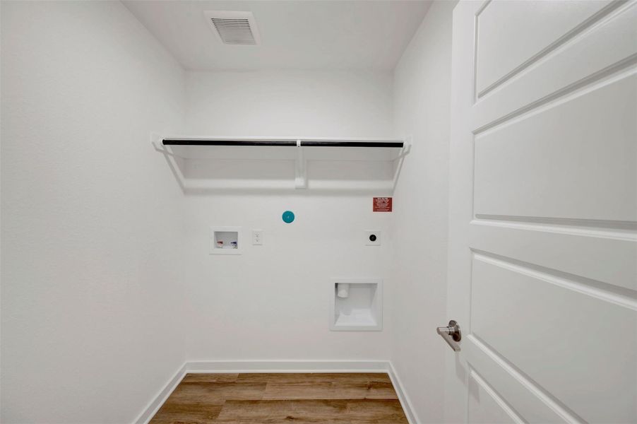 Spacious, unfurnished interior of a new home in Ambrose, La Marque (Image 20).
