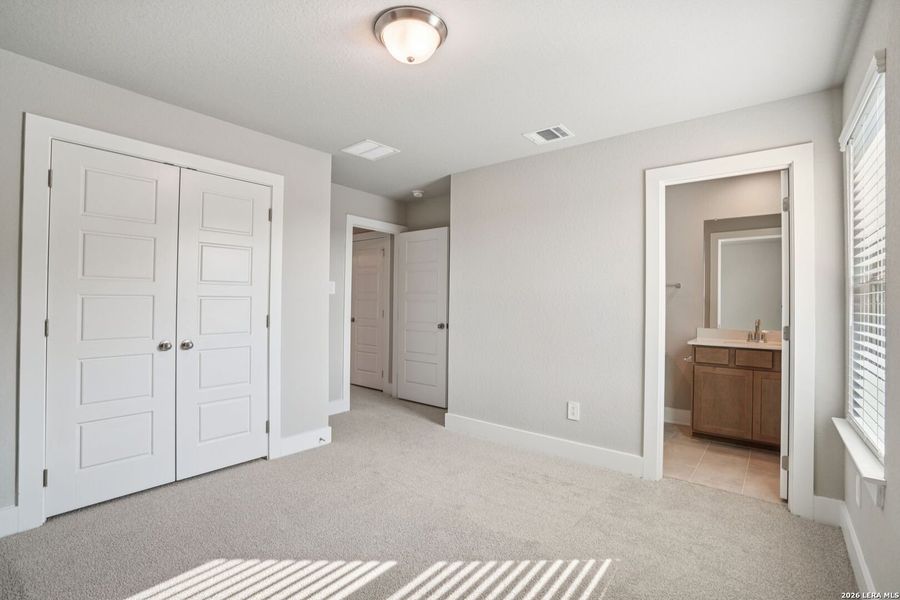 Spacious, unfurnished interior of a new home in Lark Canyon, New Braunfels (Image 33).
