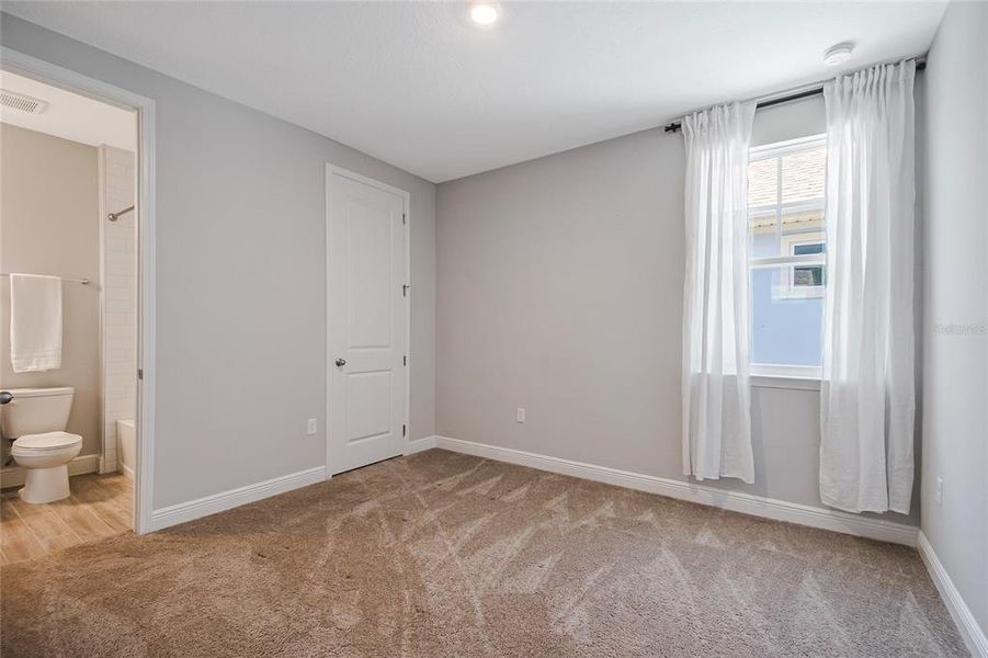 Spacious, unfurnished interior of a new home in , Orlando (Image 22).