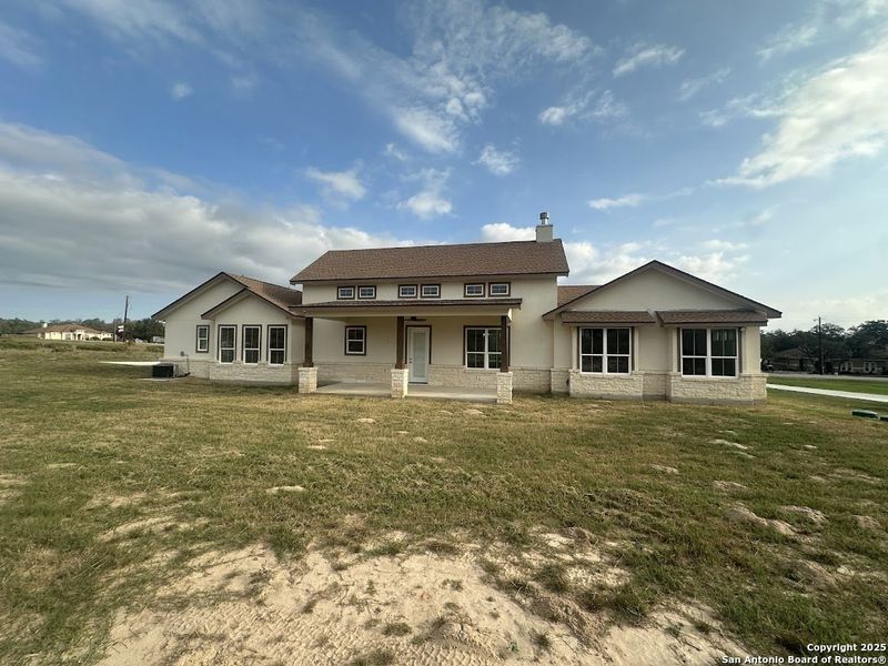 Exterior details and patio area of a home in , Floresville (Image 17).