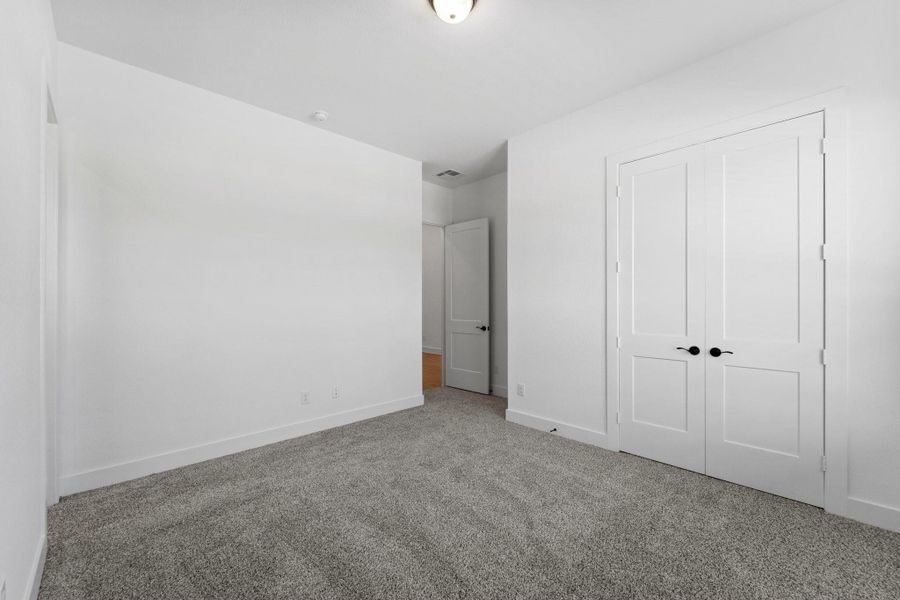 Spacious, unfurnished interior of a new home in Riceland, Mont Belvieu (Image 16).