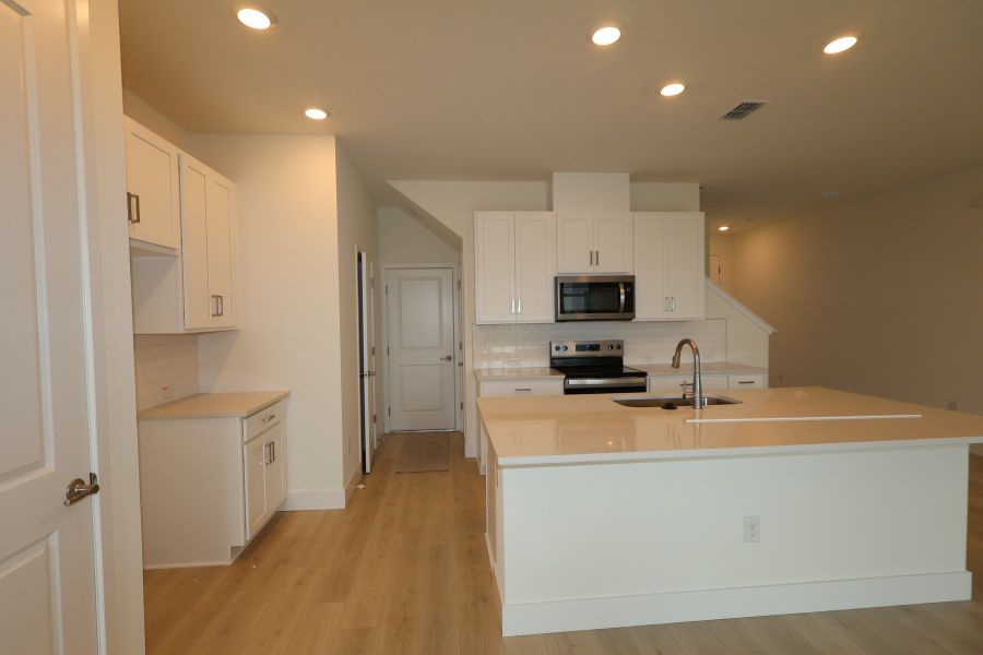 Furnished interior view inside a new home in North River Ranch – Townhomes, Parrish (Image 5). Furnished interior view inside a new home in North River Ranch – Townhomes, Parrish (Image 5).