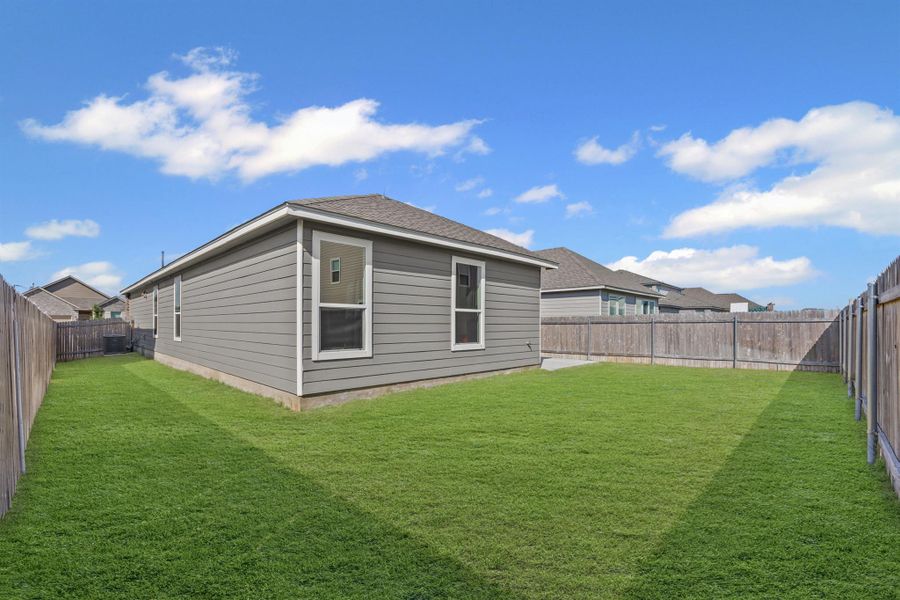 Exterior details and patio area of a home in , Lockhart (Image 1).