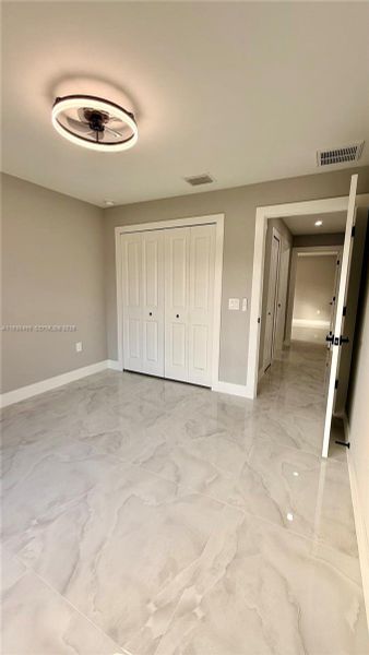 Spacious, unfurnished interior of a new home in , Lehigh Acres (Image 13).