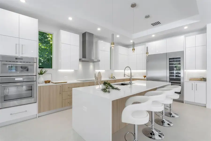 KITCHEN_ANGLE_LOOKING_IN_EB KITCHEN_ANGLE_LOOKING_IN_EB