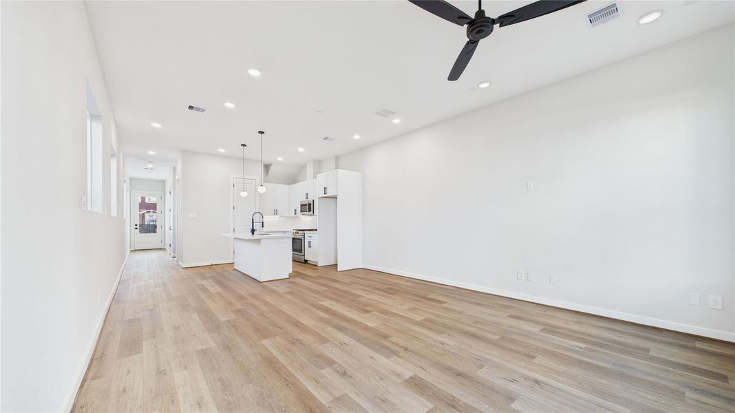 Spacious, unfurnished interior of a new home in , Houston (Image 20).