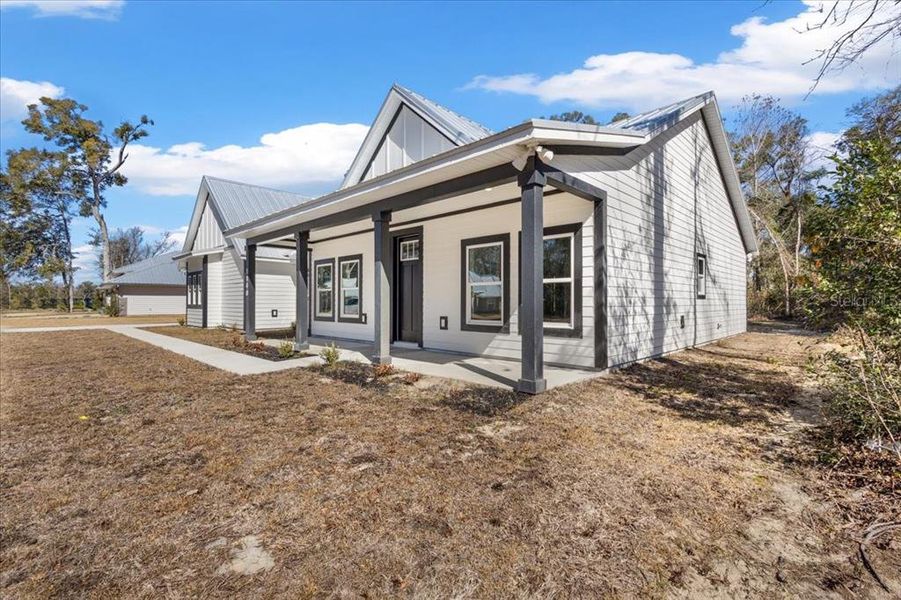 Exterior details and patio area of a home in , Fanning Springs (Image 26).