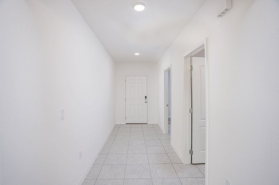 Representative unfurnished interior of a home built from the Melbourne by Maronda Homes in Briarwood, Alachua (Image 11).