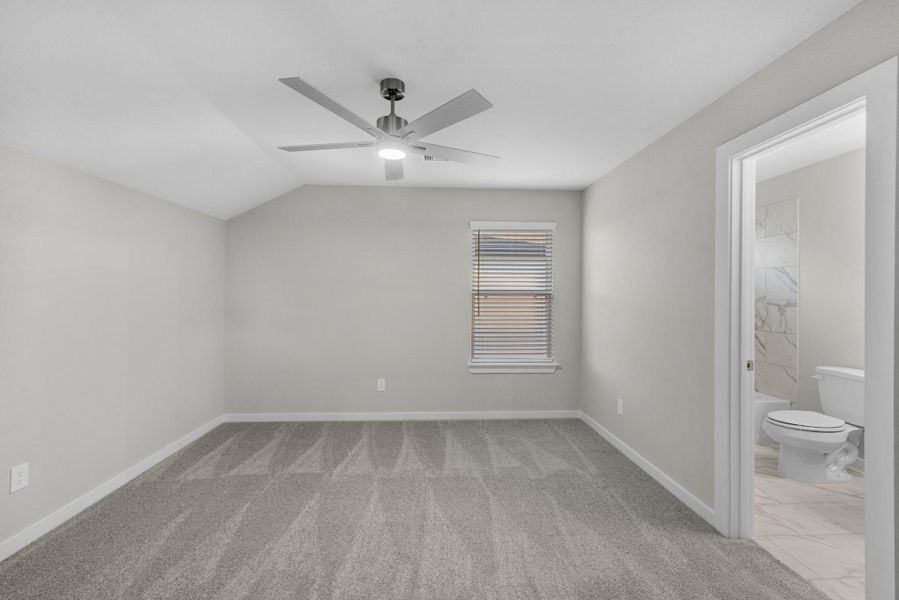 Spacious, unfurnished interior of a new home in Briarwood Crossing, Rosenberg (Image 25).
