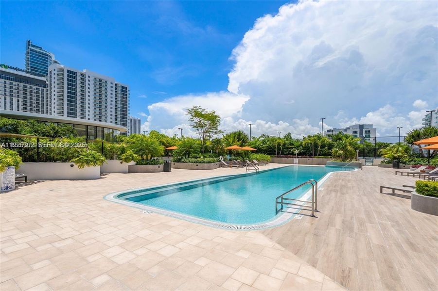 Condo located in Miami, FL showcasing its design and architecture (Image 34).