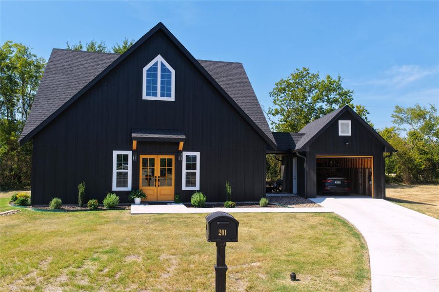 Front exterior of a new home in , Groesbeck, TX, highlighting curb appeal (Image 22).