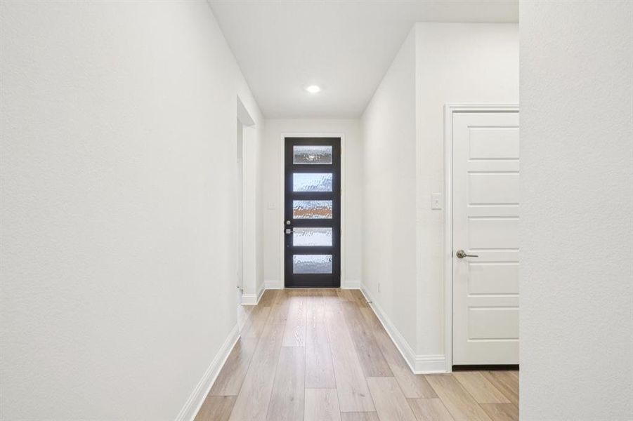 Spacious, unfurnished interior of a new home in Eagle Creek, Denton (Image 23).