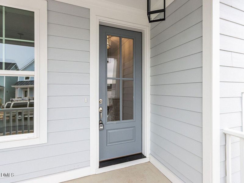 004-1280x960-front-door