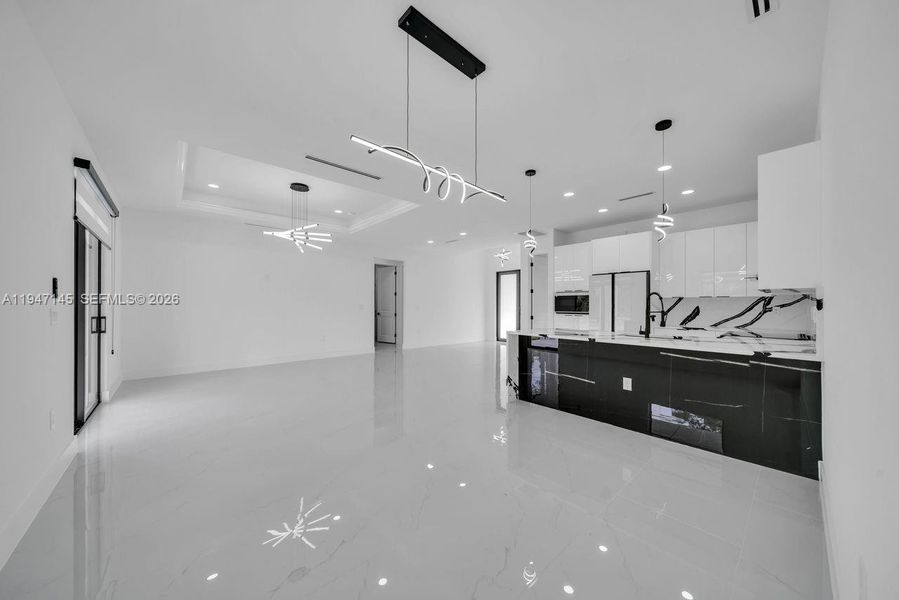 Spacious, unfurnished interior of a new home in , Lehigh Acres (Image 23).