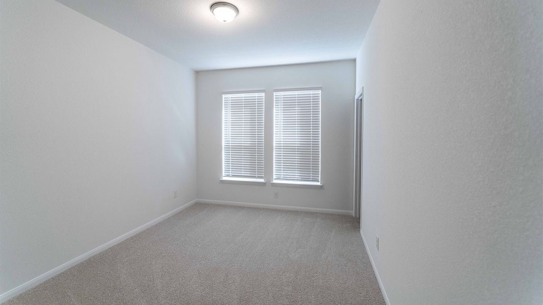 Spacious, unfurnished interior of a new home in Sunfield, Buda (Image 23).