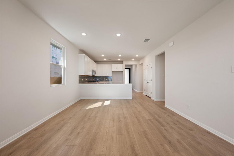 Spacious, unfurnished interior of a new home in Patterson Ranch, Georgetown (Image 22). Spacious, unfurnished interior of a new home in Patterson Ranch, Georgetown (Image 22).