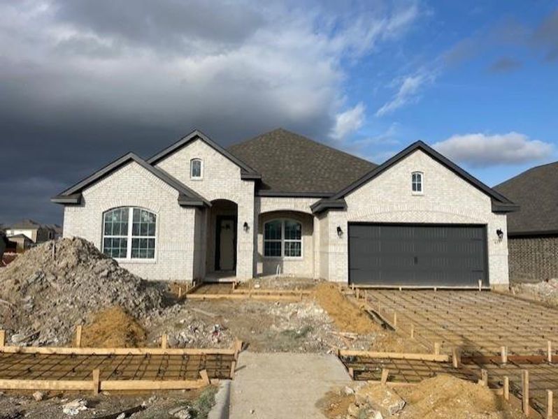 Front 11-29 - 625 Majestic Oak