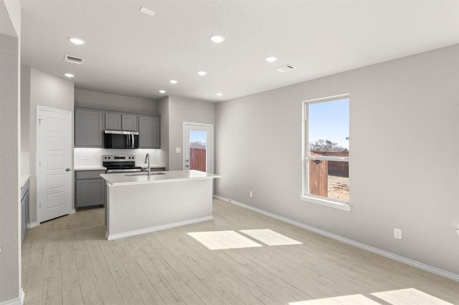 12. 8224 Kingfisher - Dining