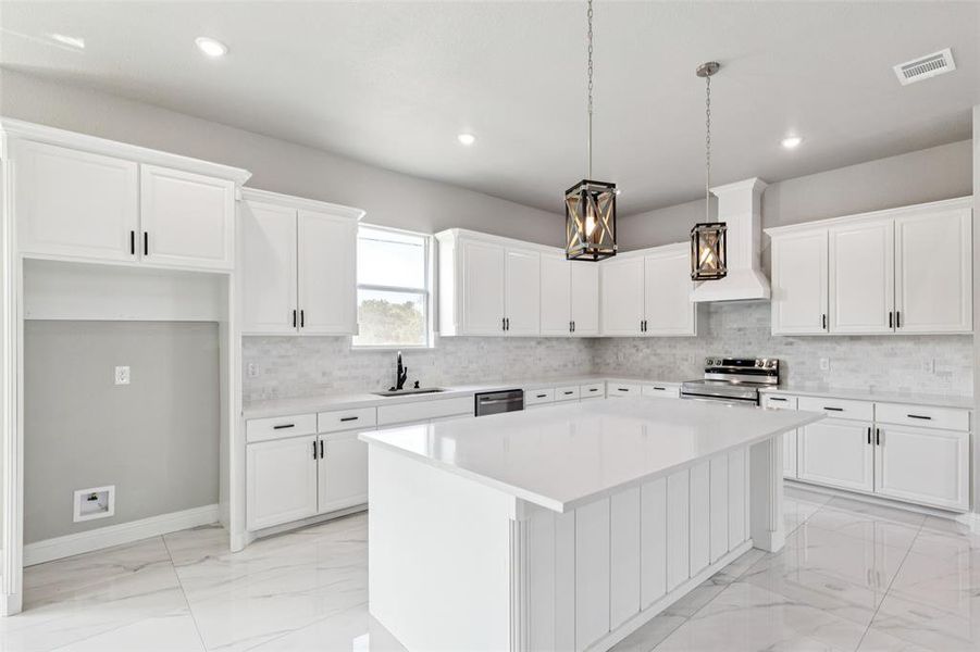 Furnished interior view inside a new home in , Fort Worth (Image 9).