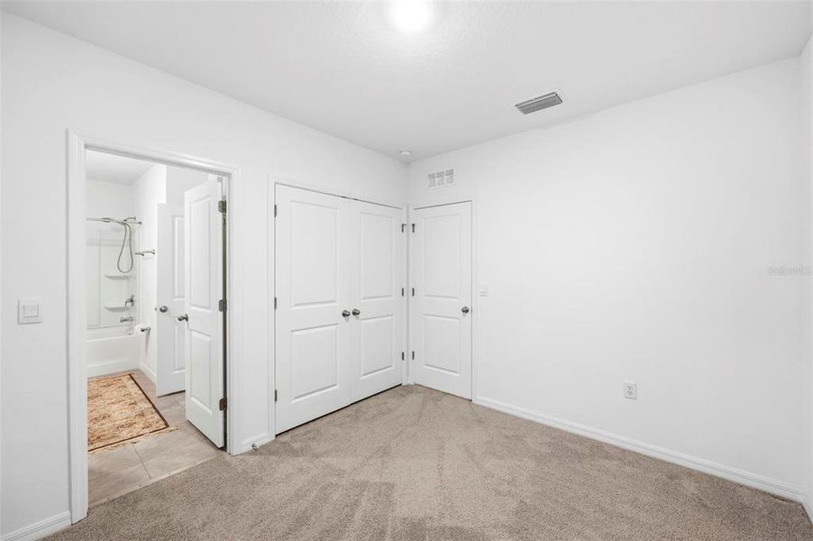 Spacious, unfurnished interior of a new home in , Apollo Beach (Image 45).