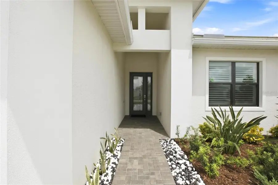 Exterior details and patio area of a home in , Bradenton (Image 34).