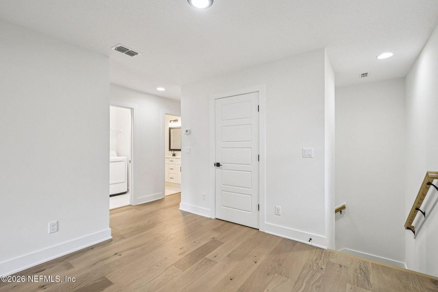 Spacious, unfurnished interior of a new home in , Green Cove Springs (Image 38).