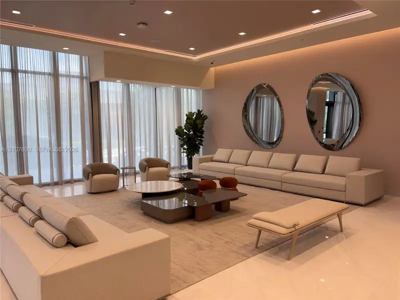 Community amenities in , Hallandale Beach (Image 39).