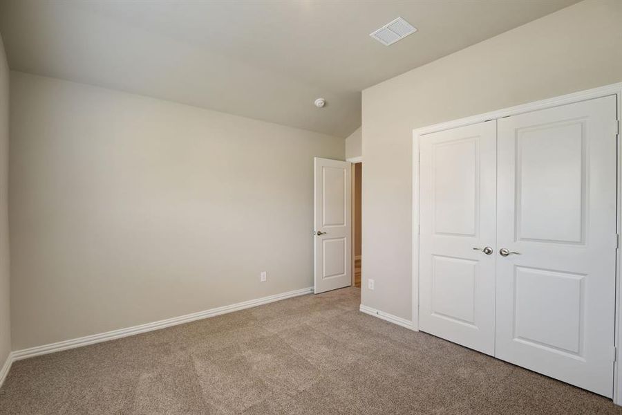 Spacious, unfurnished interior of a new home in Stratton Place, Greenville (Image 16).