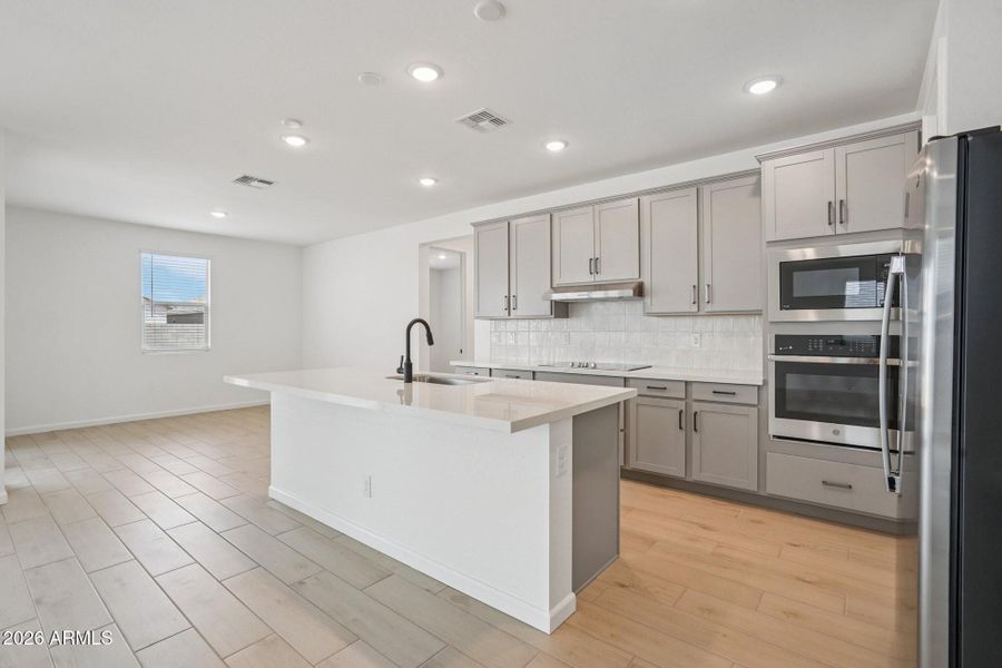 10-web-or-mls-W Brown St-S0104-010