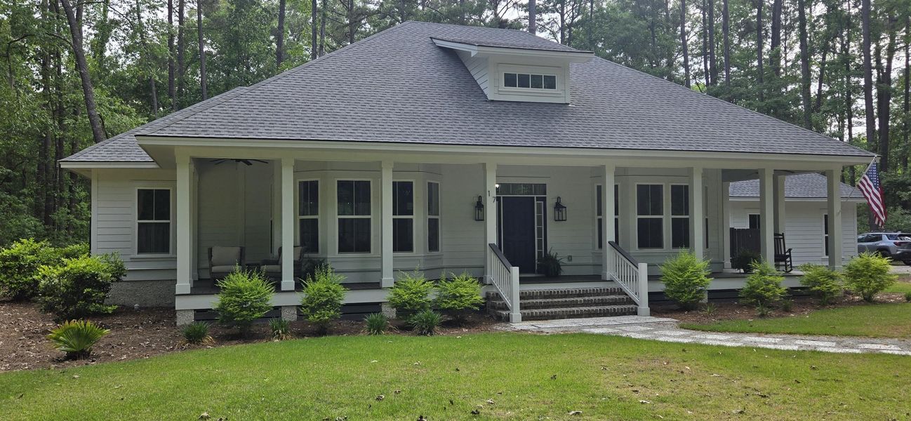 Exterior details and patio area of a home in , Seabrook (Image 3).