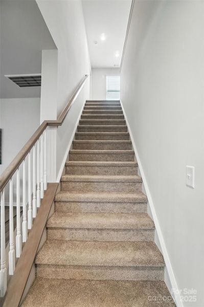 Spacious, unfurnished interior of a new home in Waxhaw Landing, Monroe (Image 22).