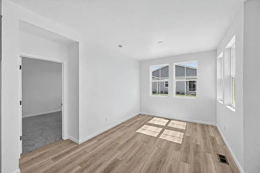 Spacious, unfurnished interior of a new home in The Aurora Highlands, Aurora (Image 11).