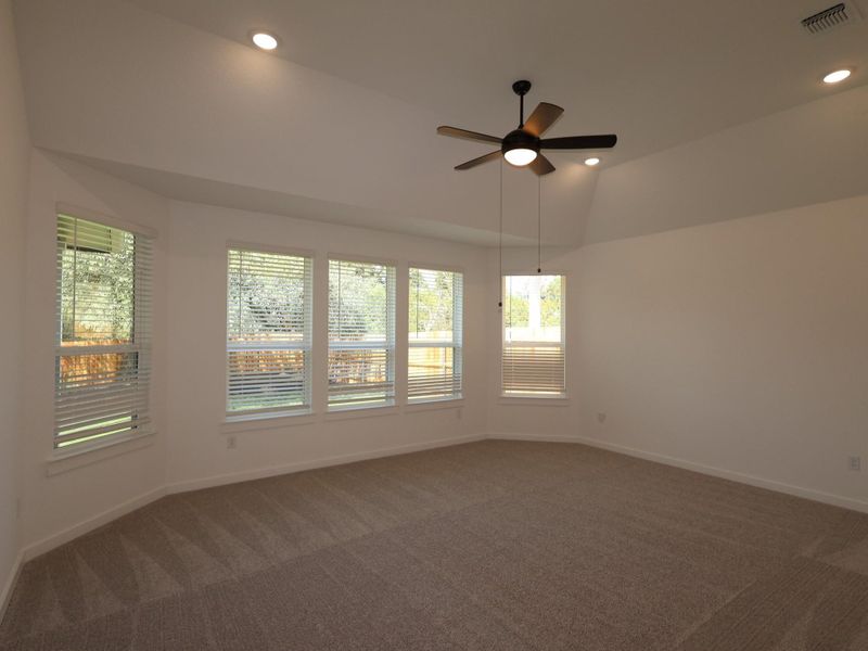 Spacious, unfurnished interior of a new home in Edgewood, Leander (Image 17).