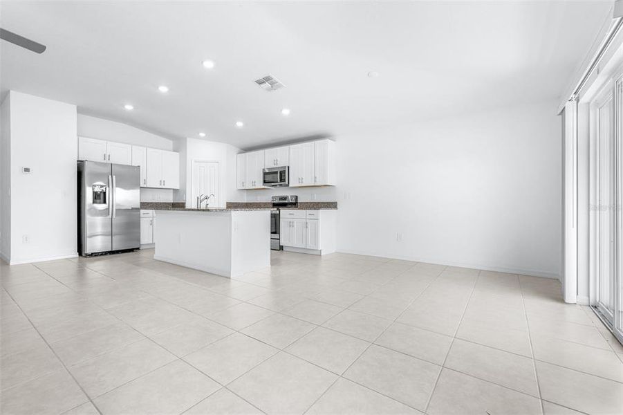 Spacious, unfurnished interior of a new home in Wind Meadows South, Bartow (Image 38). Spacious, unfurnished interior of a new home in Wind Meadows South, Bartow (Image 38).